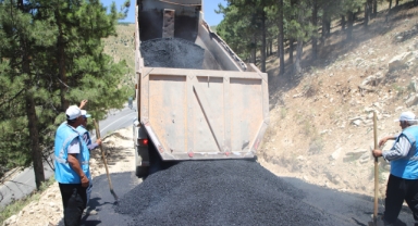 KIRSAL MAHALLELERDE ASFALT ÇALIŞMALARI TÜM HIZIYLA DEVAM EDİYOR