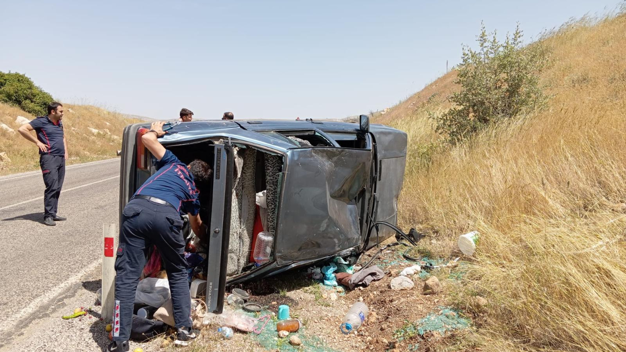 Nurhak’ta otomobil takla attı: 2 yaralı