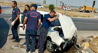 Pazarcık’ta iki otomobil çarpıştı: 1 yaralı
