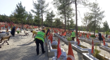 Şehitlik ve Mezarlıklar Bayrama Hazırlandı