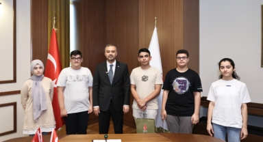 Başkan Toptaş, LGS’de Türkiye birincisi olan 5 öğrenciyi ödüllendirdi