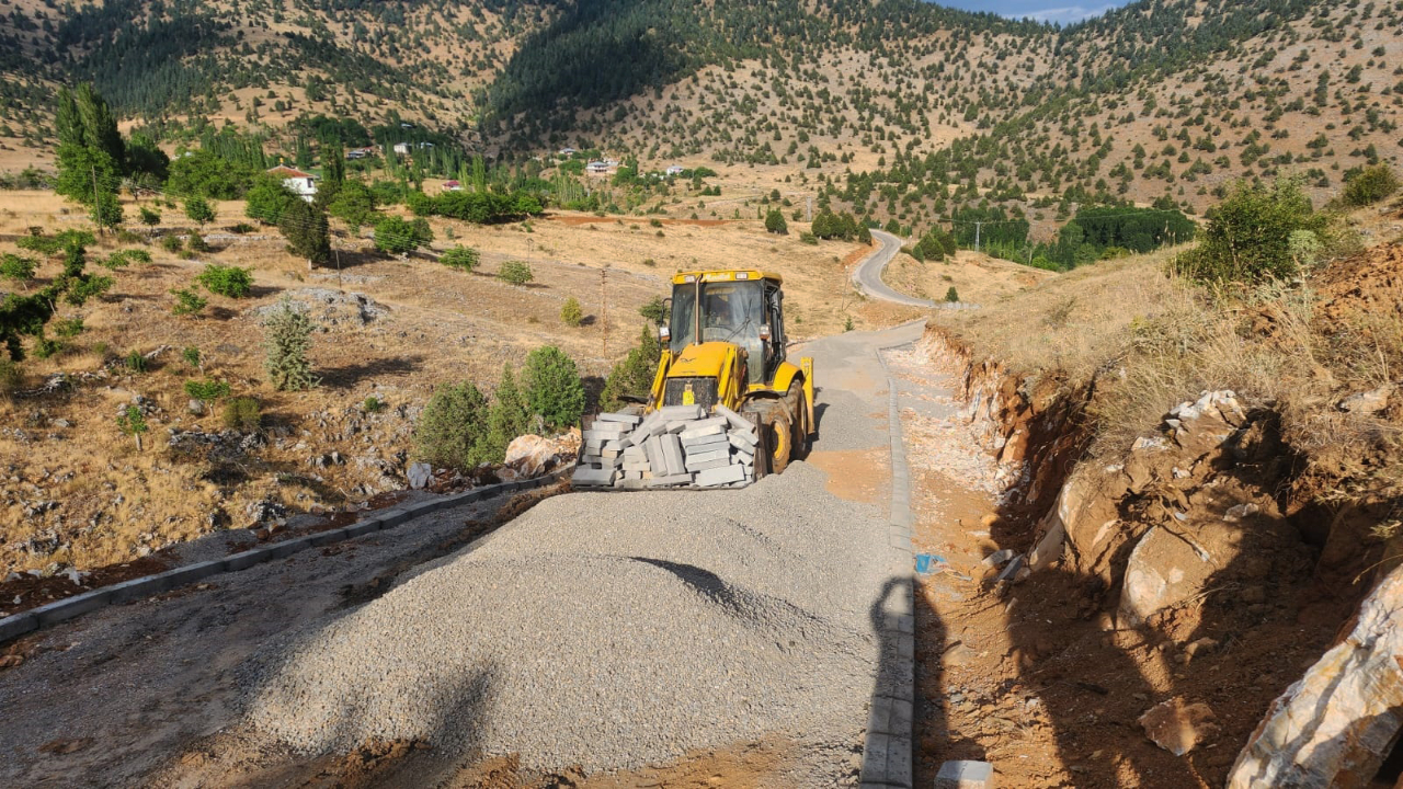 Büyükşehir, Göksun Kırsalında Kilit Parke İmalatlarını Tamamladı