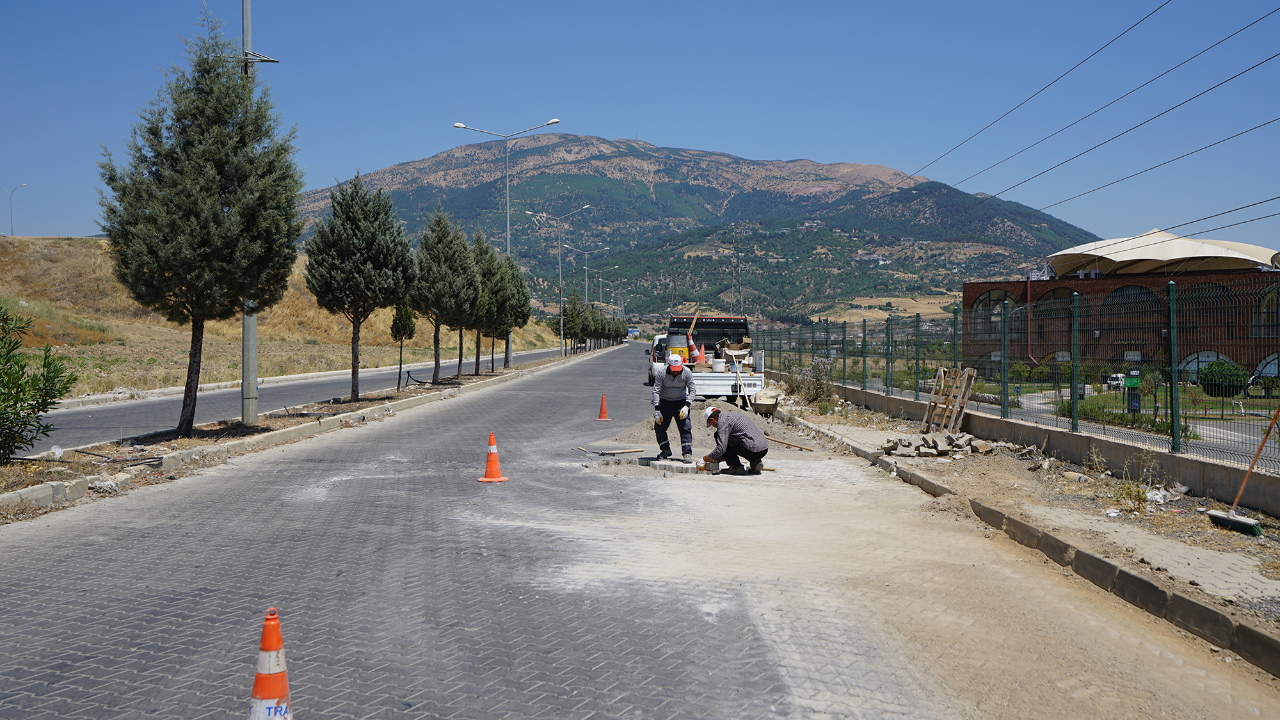 Büyükşehir, Organize Sanayi ve Kavlaklı’nın Yolunu İyileştiriyor