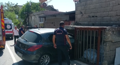 Kahramanmaraş’ta otomobil evin duvarına çarptı: 1 yaralı