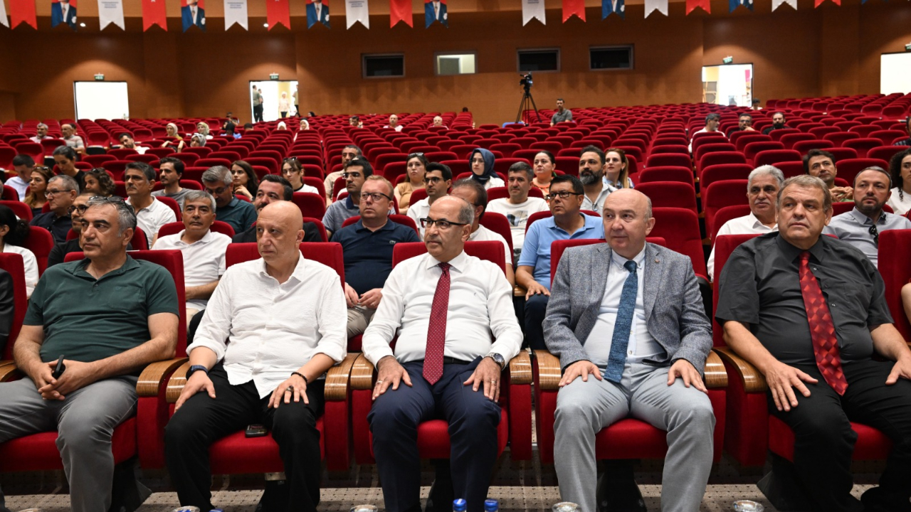 KSÜ’den “İslam’a Aykırı Dini Oluşumlar: FETÖ Örneği” Konferansı ve 15 Temmuz Temalı Resim Sergisi