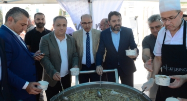 Milli İrade Meydanı’nda Binlerce Kişiye Aşure İkramında Bulunuldu
