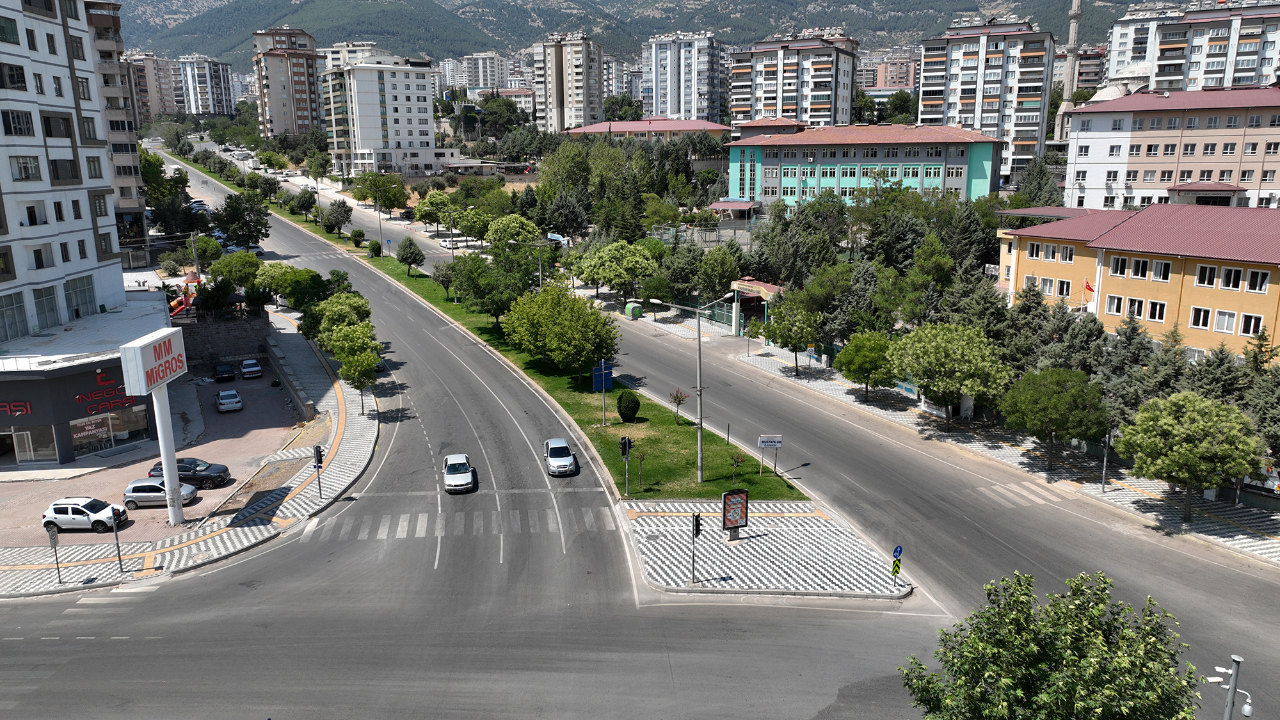 Mustafa Or Caddesi’ndeki Yaya Yolları Yenileniyor