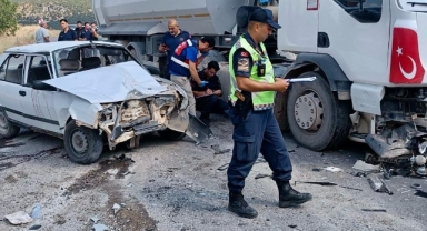 Pazarcık’ta otomobil ile tır çarpıştı: 1 ölü 3 yaralı