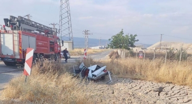 Pazarcık’ta otomobil paramparça oldu