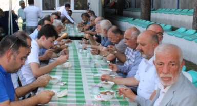 SAÇAKLIZADE VAKFI KAHRAMANMARAŞ'TA AŞURE İKRAMINDA BULUNDU
