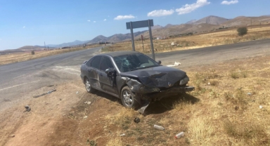 -Afşin iki otomobil çarpıştı: 4 yaralı