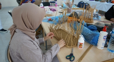 Atık Malzemeler Kadınların Elinde Sanat Eserine Dönüşüyor