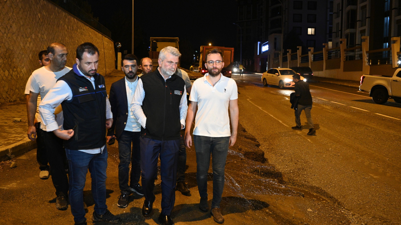 Başkan Görgel, Taşkın Hasarını Gidermeye Çalışan Ekiplerin Başında