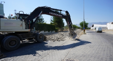 Büyükşehir, Onikişubat’ta Organize Sanayi ve Kavlaklı’nın Ulaşımını İyileştiriyor