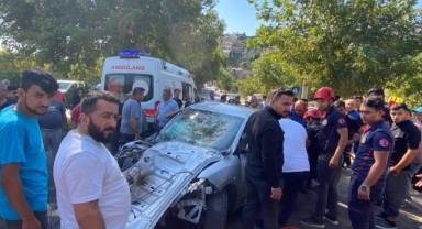-Kahramanmaraş’ta bu otomobilden sağ çıktı