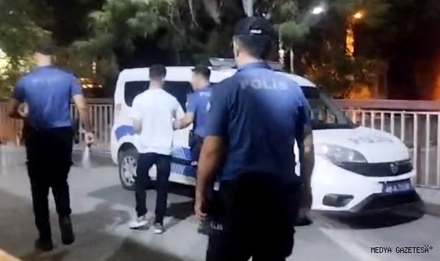Kahramanmaraş'ta gece saatlerinde meydana gelen silahlı çatışmada 2 kişi yaralandı.