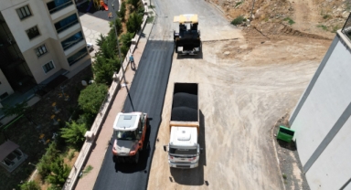 Onikişubat’ta asfalt seferberliği tüm hızıyla sürüyor