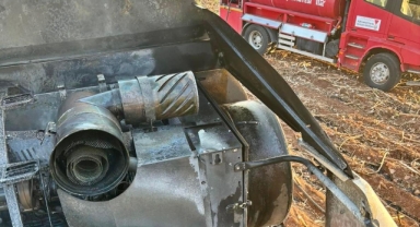Pazarcık’ta hasat sırasında alev alan biçerdöver kül oldu