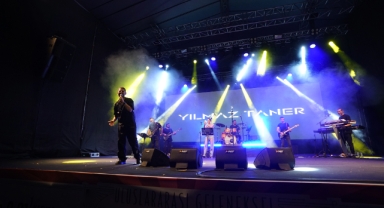 Pop Müziğin Sevilen İsmi Yılmaz Taner, Şarkılarıyla Unutulmaz Gece Yaşattı
