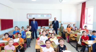 Başkan Toptaş’tan 3 bin öğrenciye kırtasiye seti desteği
