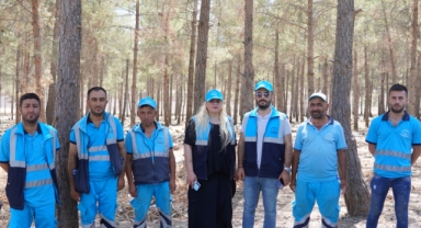 DULKADİROĞLU BELEDİYESİ'NDEN SİVRİCEHÜYÜK MAHALLESİ'NDE BULUNAN ORMANLIK ALANDA KAPSAMLI ÇEVRE TEMİZLİĞİ