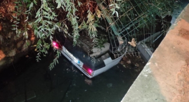 Elbistan'da otomobil suya uçtu: 2 yaralı
