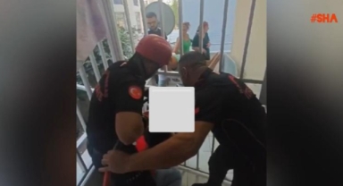 Kahramanmaraş’ta kafası demir korkuluklara sıkışan çocuk kurtarıldı