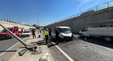 Kahramanmaraş’ta kamyonet aydınlatma direğine çarptı: 1 yaralı