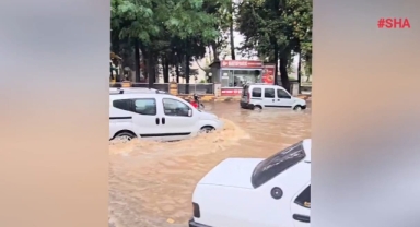Kahramanmaraş’ta sağanak yağış hayatı olumsuz etkiledi