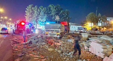 Kahramanmaraş’ta tır mermer atölyesine girdi: 1 yaralı