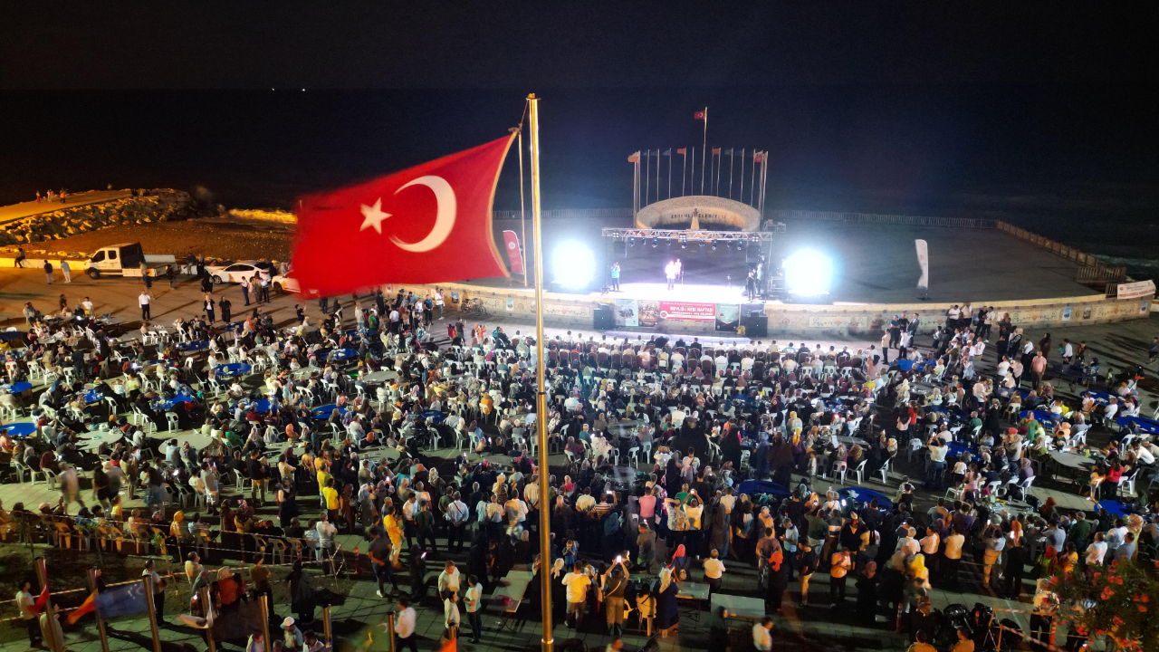 Peygamber Sevgisi Meydanları Doldurdu