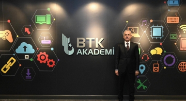 YAPAY ZEKA EĞİTİMLERİ ARTIK CEPTE
