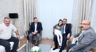 Başkan Toptaş’tan şehit öğretmenin kızı Gökçe’ye doğum günü sürprizi