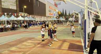 Basketbol Tutkunu Gençler Sahaya Çıktı, Kıyasıya Mücadeleler Başladı