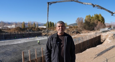 Büyükşehir Göksun’un Yeni Köprüsünde Çalışmalarını Sürdürüyor