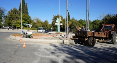 Büyükşehir, Refüj ve Kavşakları Bir Bir Yeniliyor