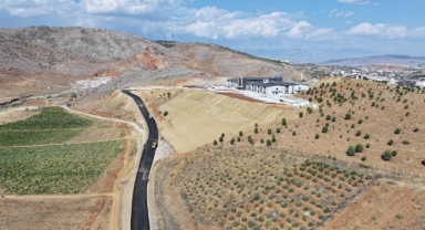 Büyükşehir Türkoğlu’nda Asfalt Çalışmalarını Sürdürüyor