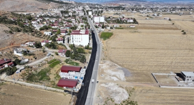 Büyükşehir Türkoğlu’nun Ana Caddesinde Asfalta Başladı