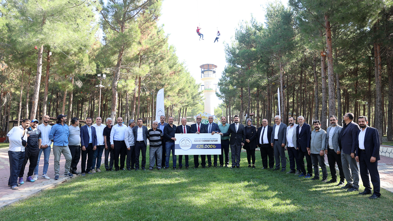 DULKADİROĞLU BELEDİYESİ’NDEN AMATÖR SPOR KULÜPLERİNE MADDİ DESTEK