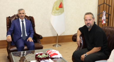 Kahramanmaraş Valisi Mükerrem Ünlüer ve Kahramanmaraşspor Başkanı Yılmaz Terliksiz ile Bir Araya Geldi