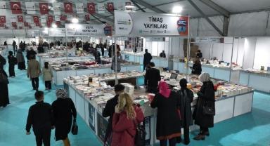 9. Uluslararası Kitap Fuarı İlk Gününde Ziyaretçi Akınına Uğradı