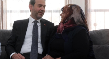 Bakan Bayraktar, Kahramanmaraş'ın Afşin İlçesinde Depremzedeleri Ziyaret Etti