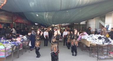 Büyükşehir’in Halk Oyunları Ekibi Derepazarı’nda Görsel Şölen Sundu