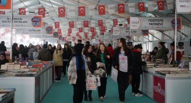 Büyükşehir’in Uluslararası Kitap Fuarı Katılımcıların Beğenisini Kazanıyor