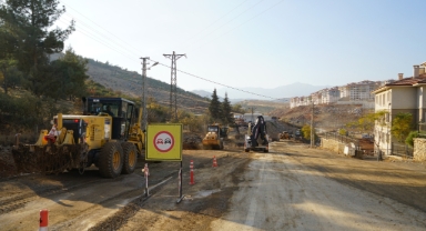 Büyükşehir, Türkoğlu Orçan Caddesi ve Bağlantı Yollarında Yenilemelerini Sürdürüyor