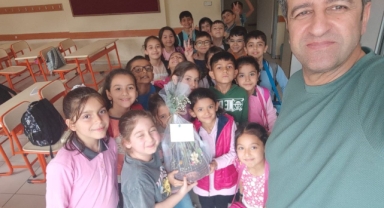 Depremzede Öğretmenden İnanılmaz Azim