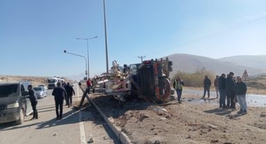 Elbistan’da beton döküm makinesi ile otomobil çarpıştı: 1 yaralı