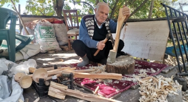 -Kahramanmaraş'ta 60 Yıldır Tahta Kaşık ve Tarhana Küreği Yapıyor