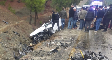 Andırın‘da otomobil ile hafif ticari araç çarpıştı: 2’si çocuk 8 yaralı