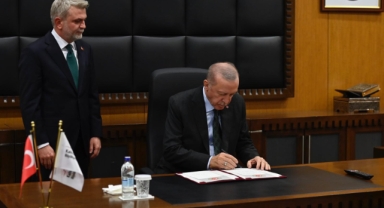 Cumhurbaşkanı Erdoğan, Büyükşehir Belediyesini Ziyaret Etti